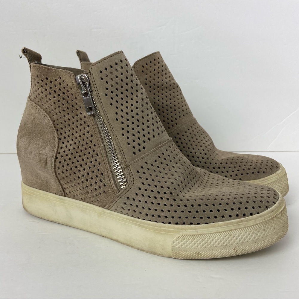Steve Madden Wedgie Hidden Wedge Ankle Bootie Leather Upper Perforated Wmn 9.5M